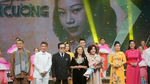 Lệ Thủy, Elvis Phương, Đàm Vĩnh Hưng xúc động đêm vinh danh Kỳ nữ Kim Cương