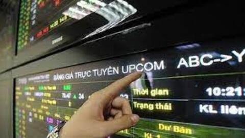 Vừa sang UPCoM, loạt cổ phiếu liền bị đình chỉ giao dịch