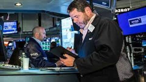 S&P 500 và Nasdaq Composite quay đầu giảm