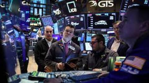 Dow Jones tăng hơn 450 điểm, S&P 500 lập kỷ lục mới