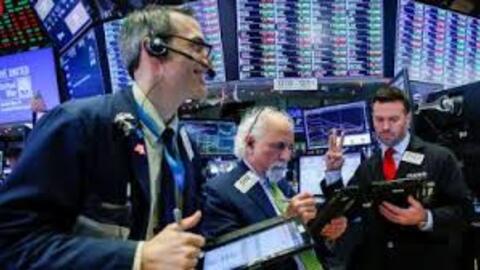 S&P 500 và Nasdaq Composite lại phá kỷ lục