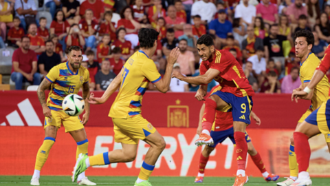 Tây Ban Nha thắng "5 sao" Andorra, De Bruyne mừng trận cầu thứ 100