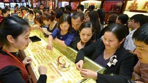 Giá vàng nhẫn đi ngang, tỷ giá tại các ngân hàng tăng 7 đồng