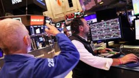 Dow Jones tăng hơn 200 điểm lên mức kỷ lục mới