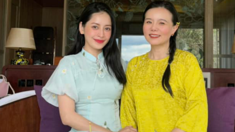 Chi Pu và danh ca Trung Quốc khoe dáng với áo dài