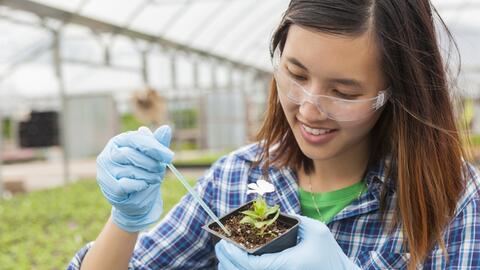 5 nữ sinh xuất sắc giành học bổng toàn phần của Anh