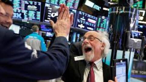 S&P 500 tăng 6 phiên liên tiếp, Dow Jones tăng hơn 550 điểm