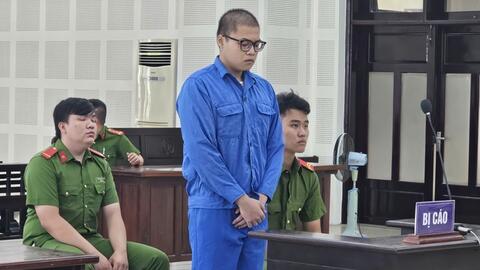 Nam nhân viên IT dùng vỏ chai bia đâm bạn học tử vong ở cuộc nhậu đã khóc nức nở tại tòa