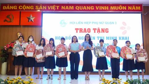 Hơn 9 tỉ đồng trao cho học sinh có hoàn cảnh khó khăn