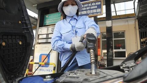 Giá xăng dầu giảm lần thứ 3 tiếp, xăng E5RON92 còn dưới 20.000 đồng/lít