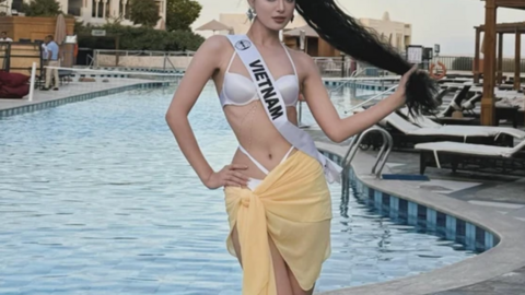 Bùi Khánh Linh khoe dáng cuốn hút với bikini