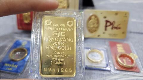 Giá vàng miếng SJC lẫn vàng nhẫn đều quay đầu tăng vọt