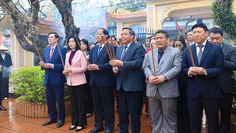 Lãnh đạo TP Hà Nội dâng hương tưởng nhớ đồng chí Đỗ Ngọc Du