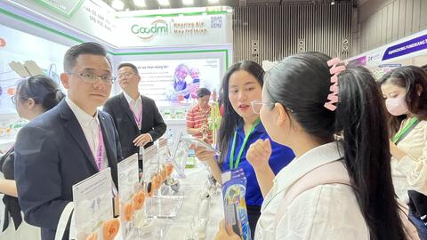 Tràn ngập phụ kiện Trung Quốc tại Triển lãm Quốc tế Điện tử và Thiết bị thông minh Việt Nam 2025