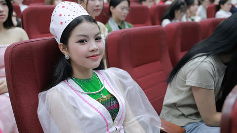 Thí sinh vận trang phục đẹp mắt thi năng khiếu vào Trường ĐH Sư phạm Nghệ thuật Trung ương