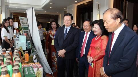 <a href="/doanh-nhan" title="Doanh nhân" rel="dofollow">Doanh nhân</a>