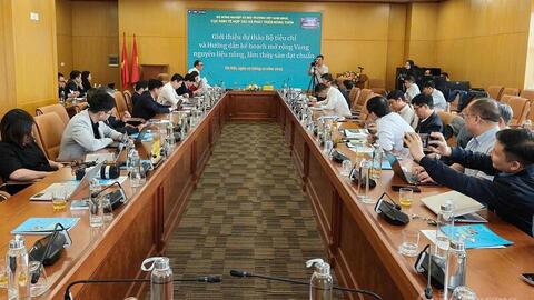 <a href="/thuong-mai" title="Thương mại" rel="dofollow">Thương mại</a>