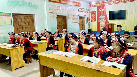 Xây dựng xã hội học tập từ nền tảng xóa mù chữ