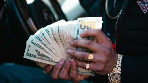 <a href="/doanh-nhan" title="Doanh nhân" rel="dofollow">Doanh nhân</a>