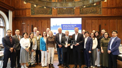 <a href="/doanh-nghiep" title="Doanh nghiệp" rel="dofollow">Doanh nghiệp</a>