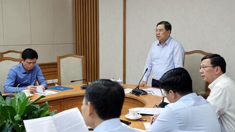 <a href="/thuong-mai" title="Thương mại" rel="dofollow">Thương mại</a>