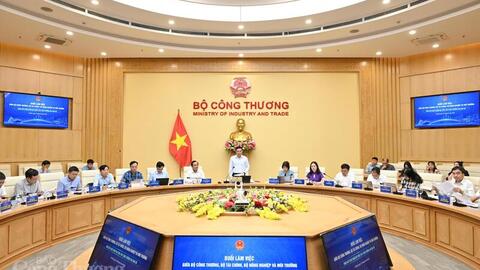 <a href="/thuong-mai" title="Thương mại" rel="dofollow">Thương mại</a>