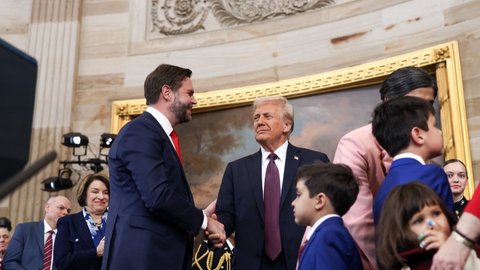 Tỷ lệ ủng hộ ông Trump tăng nhẹ khi áp lực chi phí sinh hoạt giảm bớt