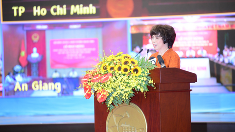 <a href="/doanh-nhan" title="Doanh nhân" rel="dofollow">Doanh nhân</a>