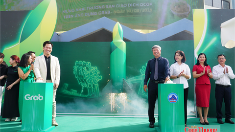 <a href="/thuong-mai" title="Thương mại" rel="dofollow">Thương mại</a>
