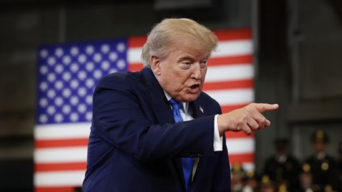 Vì sao Tổng thống Trump đe dọa sẽ ‘ném bom tan nát’ Oman?