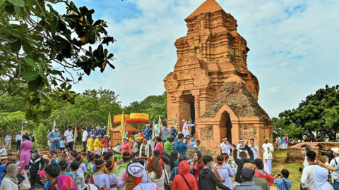 <a href="/xa-hoi-ngay-nay" title="Xã hội ngày nay" rel="dofollow">Xã hội ngày nay</a>