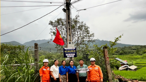 Lào Cai: Đèn năng lượng mặt trời thắp sáng đường quê trước thềm Quốc khánh 2/9