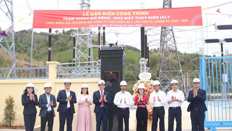 Gắn biển công trình Trạm 500kV mở rộng - Nhà máy Thủy điện Ialy