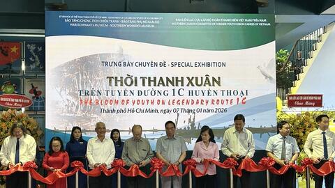 Khai mạc trưng bày "Thời thanh xuân trên tuyến đường 1C huyền thoại"