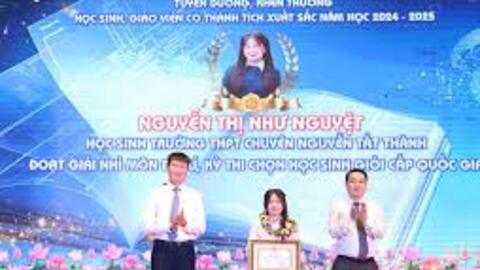 Nữ sinh người Dao với ước mơ trở thành cô giáo