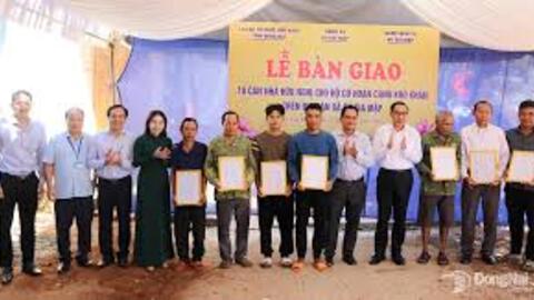 Người dân khó khăn ở biên giới Bù Gia Mập phấn khởi nhận căn nhà hữu nghị