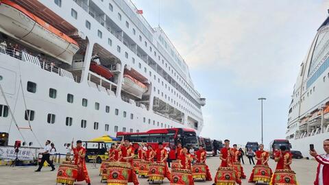 Quảng Ninh: Hàng nghìn du khách quốc tế 'xông đất' đầu năm