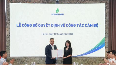 Petrovietnam công bố và trao quyết định Phó Bí thư Đảng ủy và Phó Tổng Giám đốc Tập đoàn