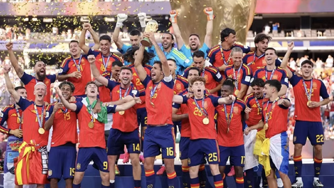 FIFA cắt hình Tổng thống Mỹ Donald Trump khỏi ảnh mừng Tây Ban Nha vô địch World Cup