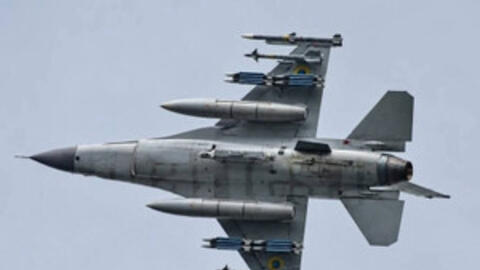 Vì sao bom GBU-39 trên máy bay F-16 không giúp ích gì cho Không quân Ukraine?