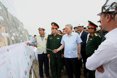 <a href="/thoi-su" title="Thời sự" rel="dofollow">Thời sự</a>