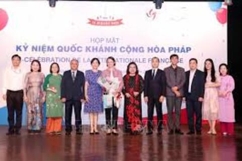 <a href="/thoi-su" title="Thời sự" rel="dofollow">Thời sự</a>