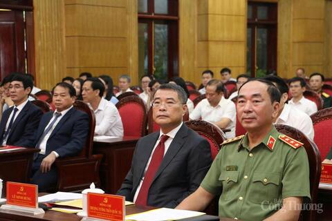 <a href="/thoi-su" title="Thời sự" rel="dofollow">Thời sự</a>