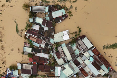 <a href="/thoi-su" title="Thời sự" rel="dofollow">Thời sự</a>