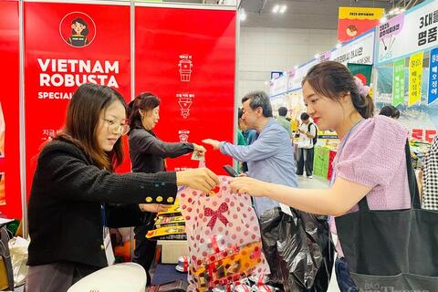 <a href="/chuyen-dong-kinh-te" title="Chuyển động kinh tế" rel="dofollow">Chuyển động kinh tế</a>