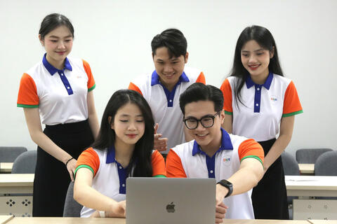 <a href="/thoi-su" title="Thời sự" rel="dofollow">Thời sự</a>