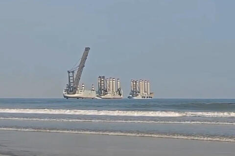 Trung Quốc triển khai hàng loạt tàu đổ bộ lưỡng cư kiểu Shuiqiao mới nhất