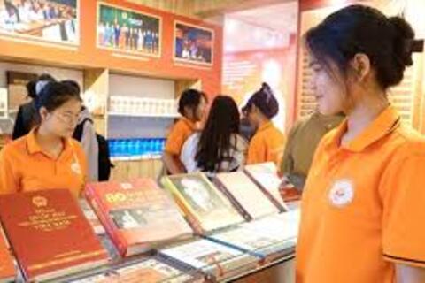 Trưng bày hơn 2.000 tài liệu về bầu cử đại biểu Quốc hội và Hội đồng nhân dân các cấp