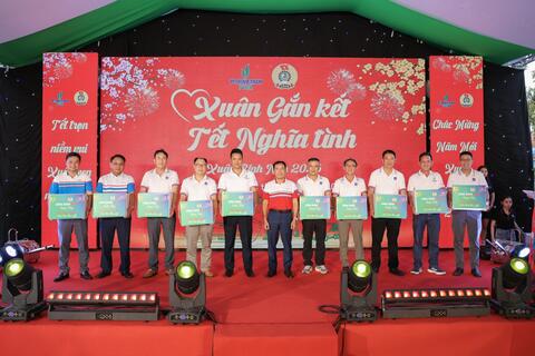 “Petrovietnam: Xuân Gắn kết – Tết Nghĩa tình” đến với người lao động PVOIL khu vực Tây Nam bộ