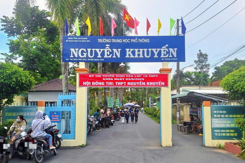 <a href="/thoi-su" title="Thời sự" rel="dofollow">Thời sự</a>